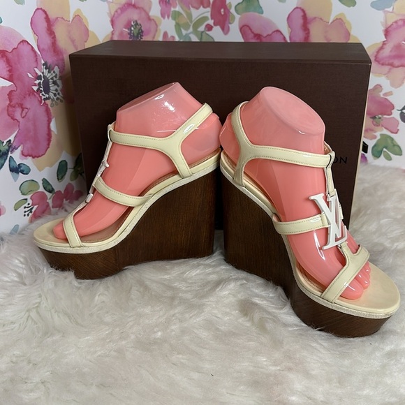 💯Authentic Louis Vuitton Wedges Sandals🍀 - Picture 5 of 16